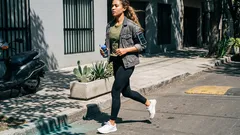 Después de los 50, mueve el cuerpo para cuidar tu mente: cuánto ejercicio y cómo hacerlo hábito