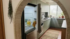 ¿Tu refri huele raro? El frasco con cáscara de limón que ayuda a neutralizar olores (sin perfumes)